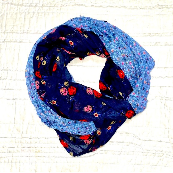 Women’s Double-Sided Blue Floral Infinity Scarf - Picture 2 of 4